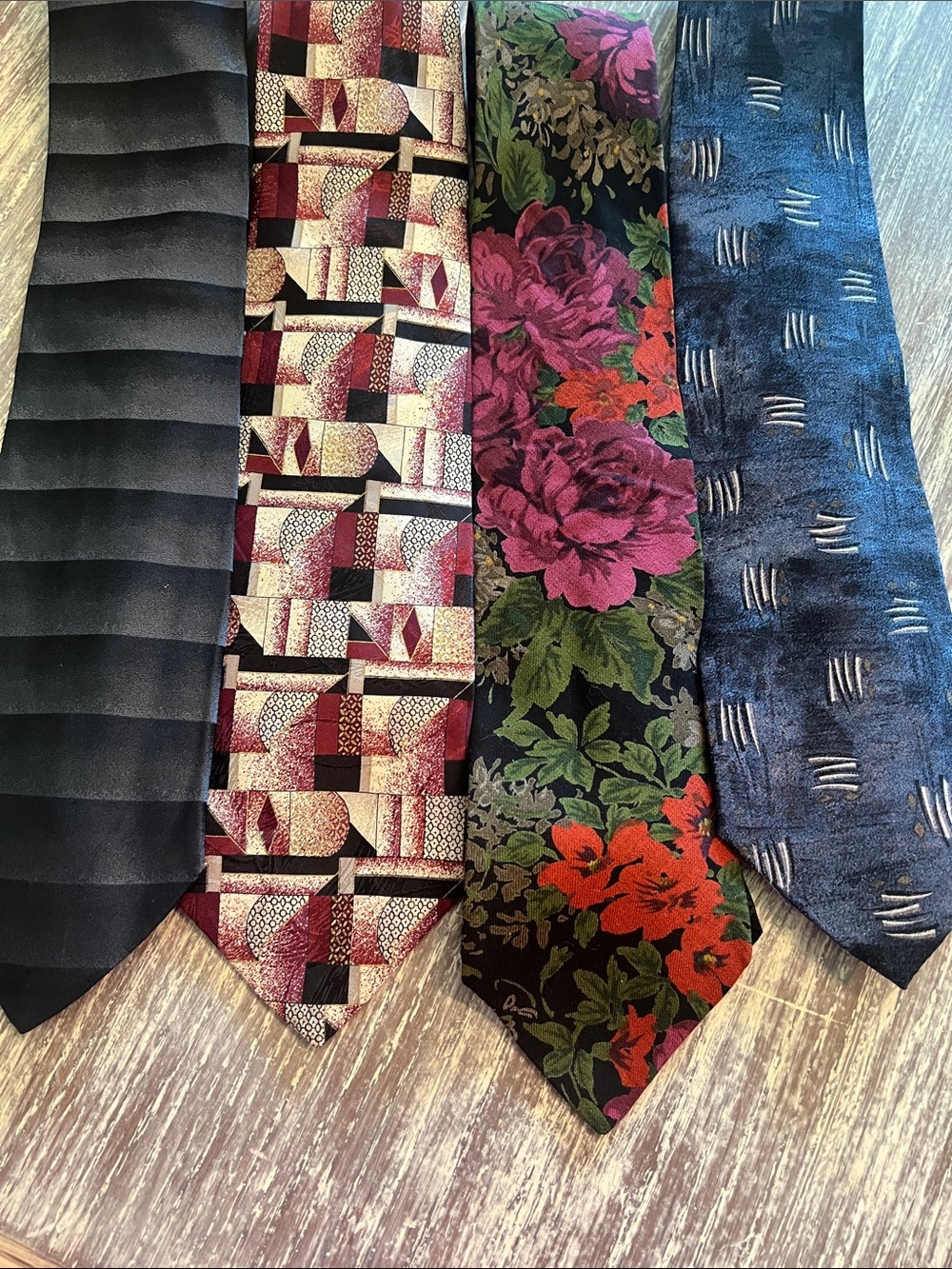 Set of 4 Men's Floral Black & Multicolor Silk & Blends Ties. New in pkg